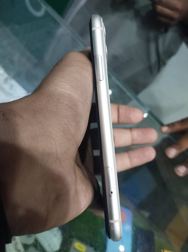 Apple iPhone 11 5