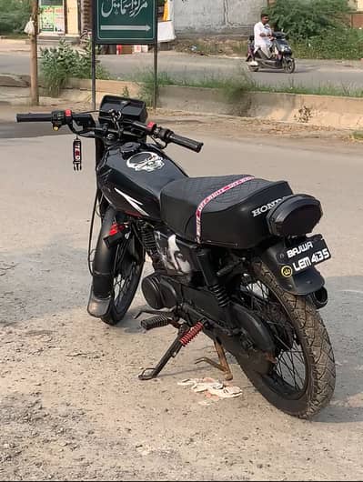 Modified Honda 125 full black colour