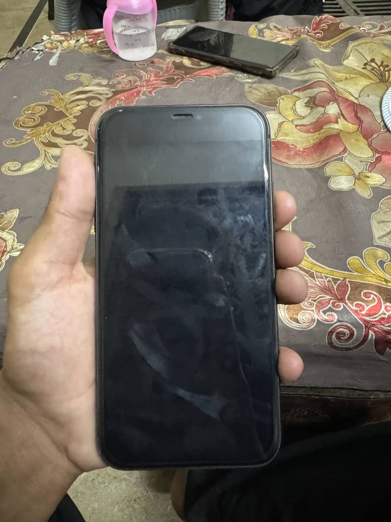 Apple iPhone 11 4