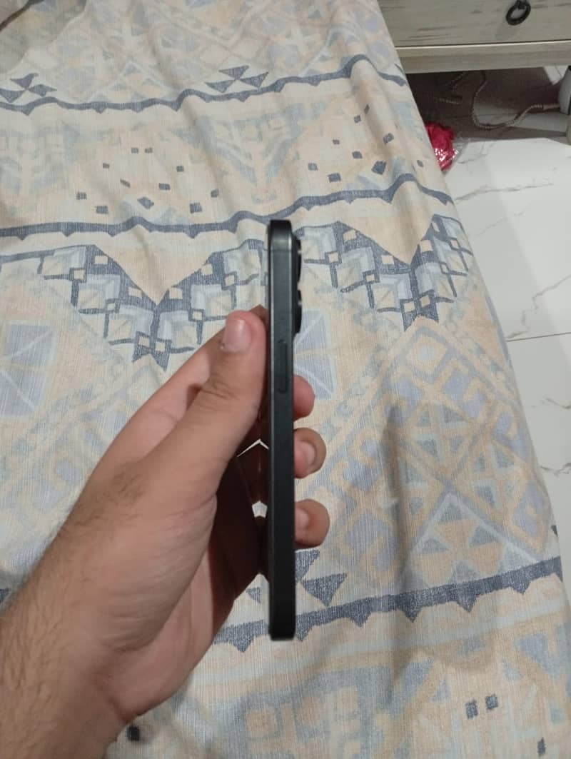 Apple iPhone 15 Pro 2