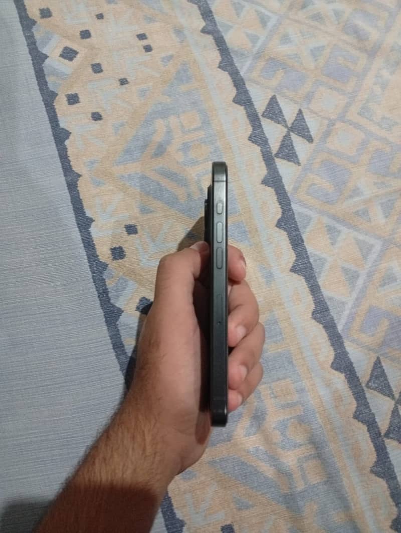 Apple iPhone 15 Pro 3