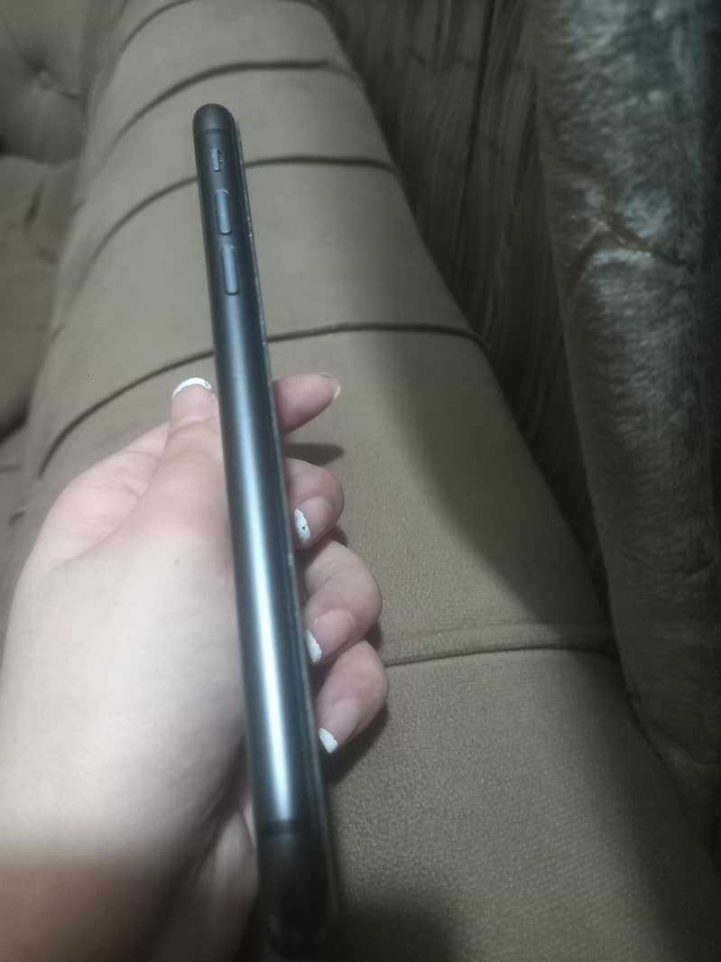 Apple iPhone 11 3