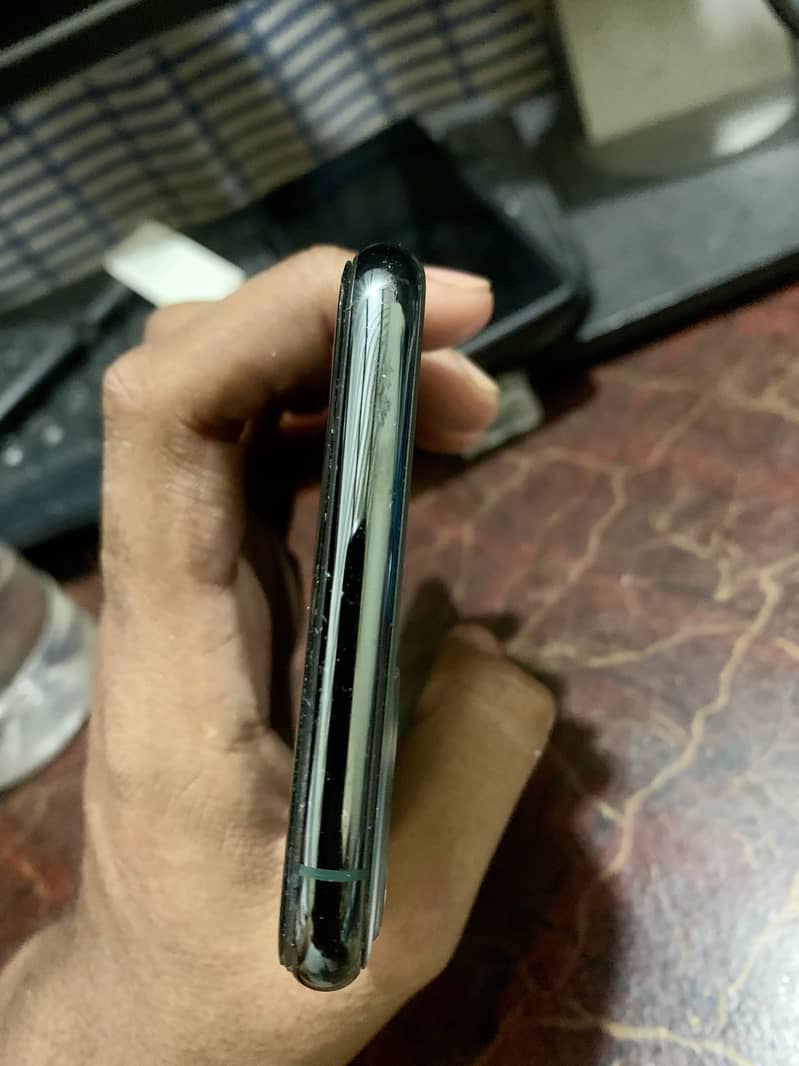 Apple iPhone 11 Pro Max 4