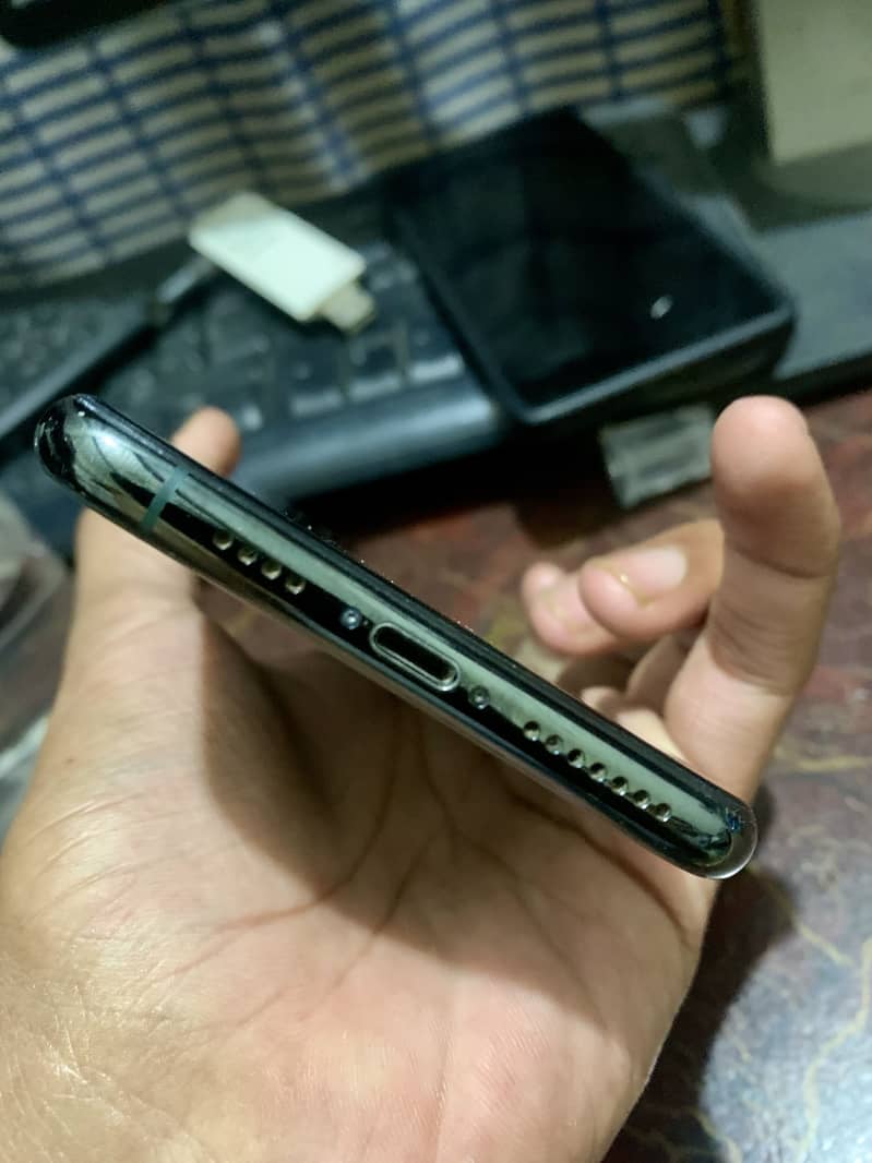 Apple iPhone 11 Pro Max 6