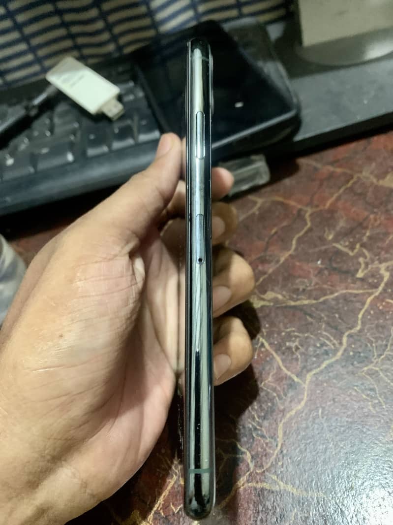 Apple iPhone 11 Pro Max 7