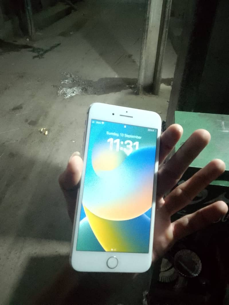 Apple iPhone 8 Plus 0
