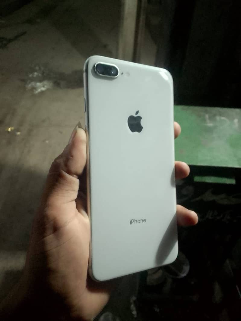 Apple iPhone 8 Plus 1