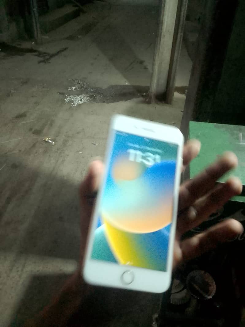 Apple iPhone 8 Plus 3