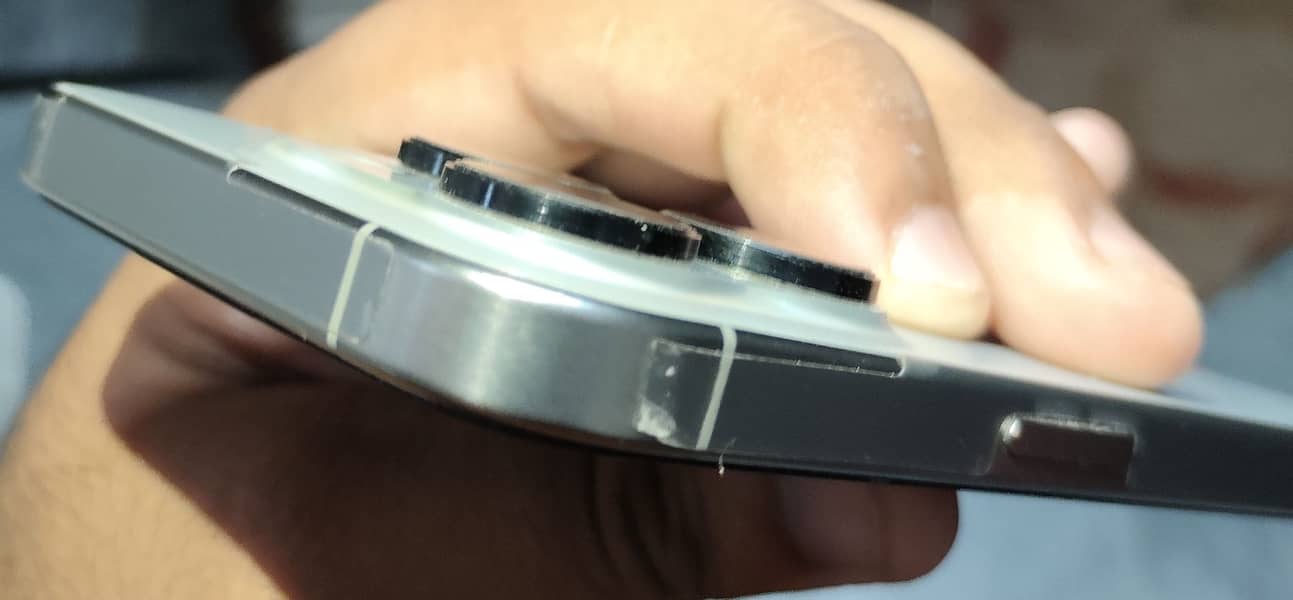 Apple iPhone 15 Pro 3