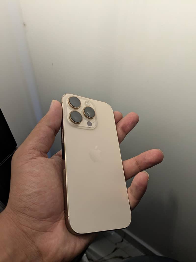 Apple iPhone 16 Pro 1