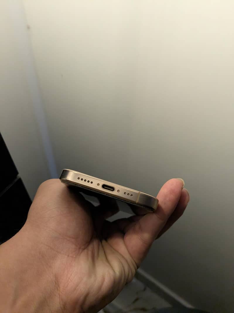 Apple iPhone 16 Pro 2