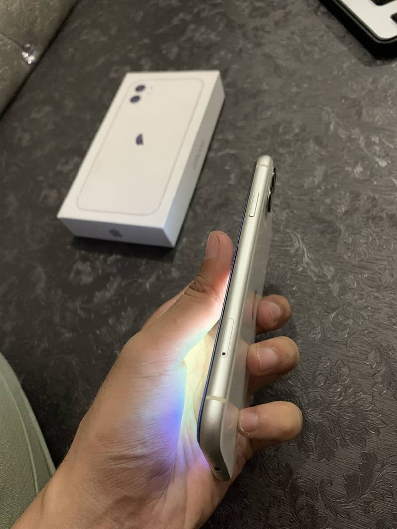 Apple iPhone 11 4