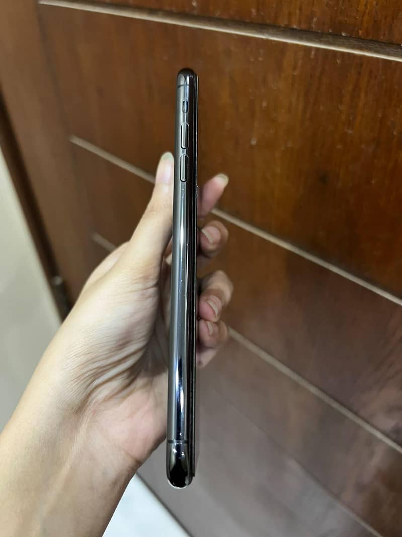 Apple iPhone 11 Pro Max 3