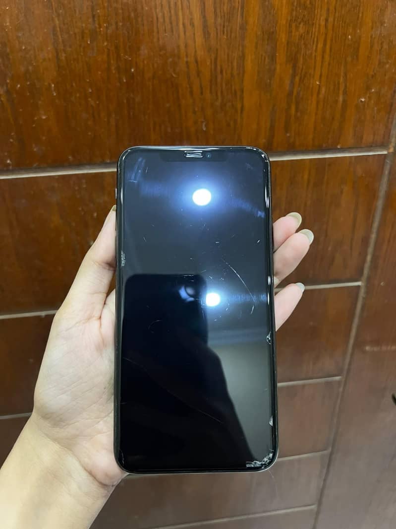 Apple iPhone 11 Pro Max 4