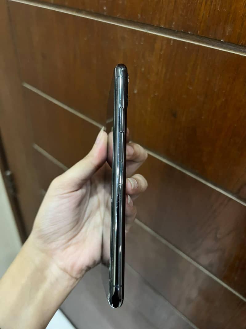 Apple iPhone 11 Pro Max 8