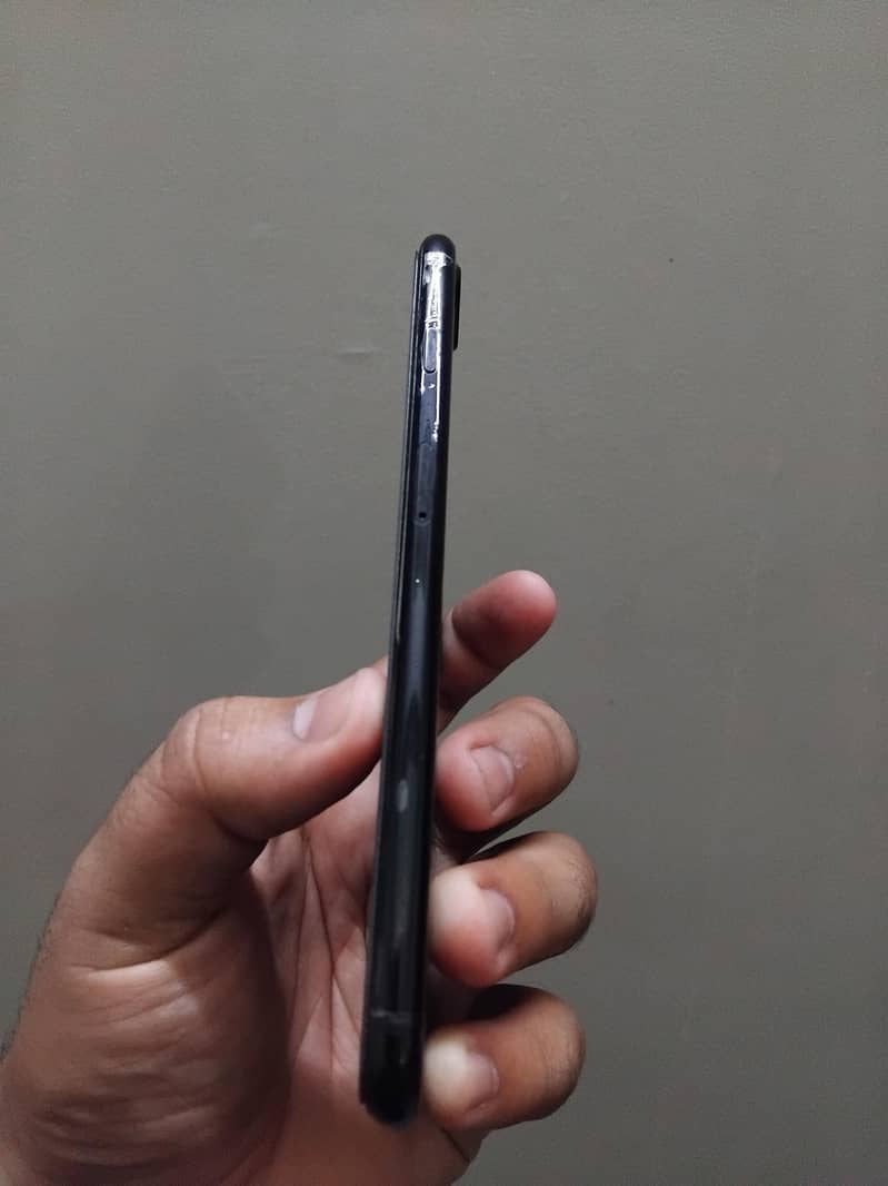 Apple iPhone 7 Plus 1