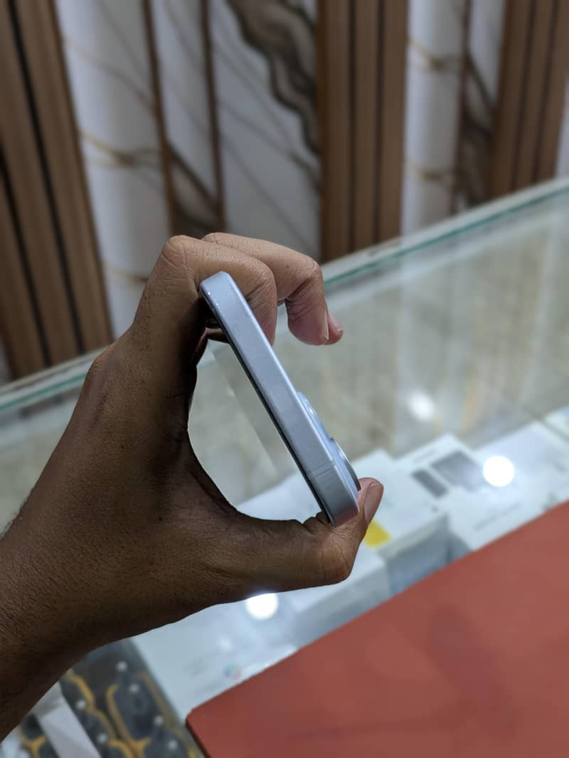 Apple iPhone 15 3