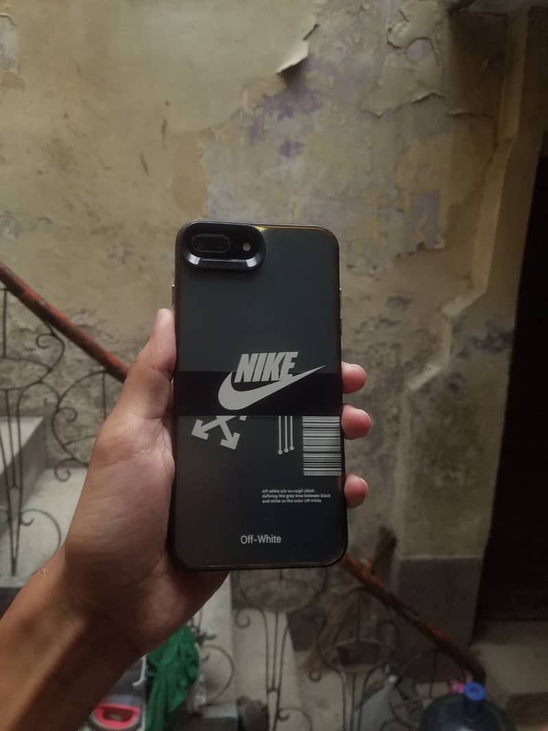 Apple iPhone 7 Plus 0