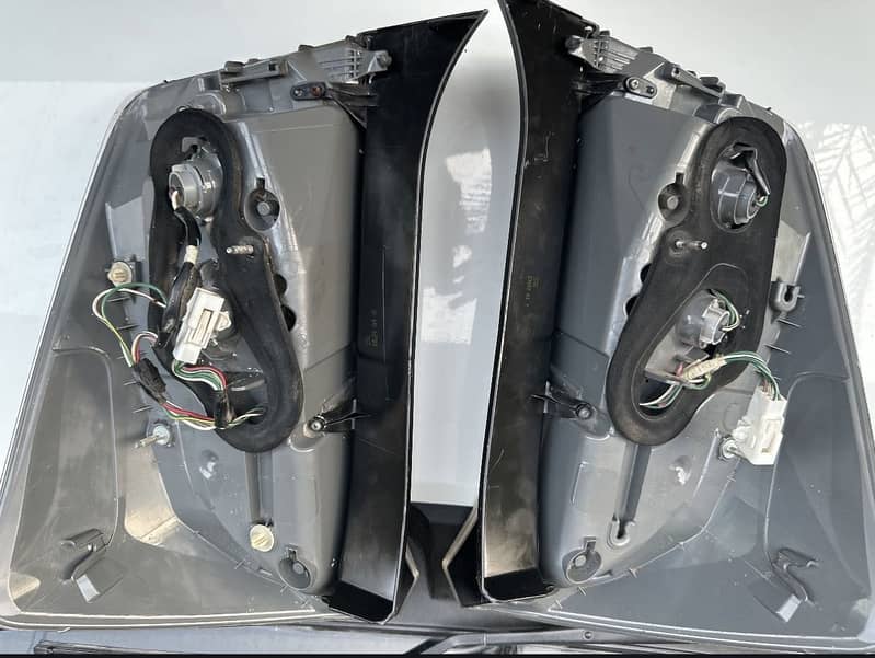 Back light pair Prius 2014 3