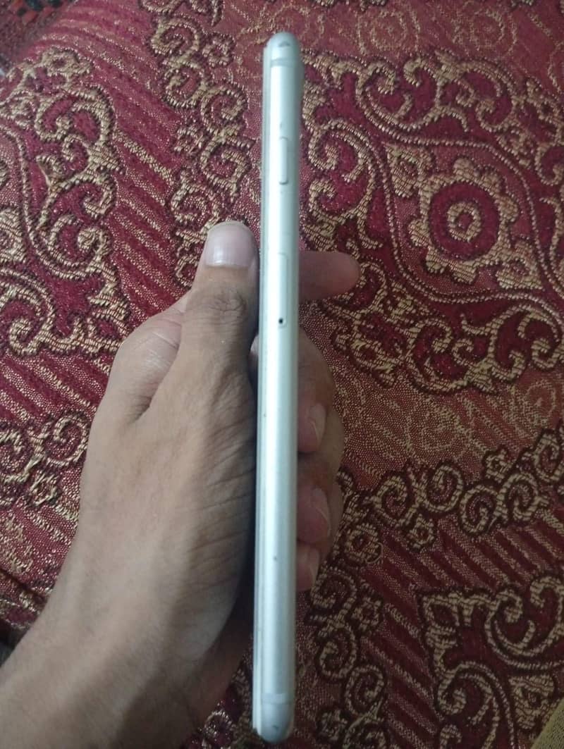 Apple iPhone 8 Plus 1
