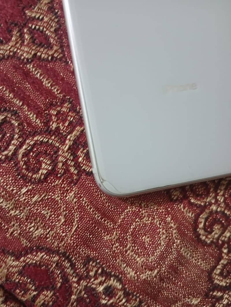 Apple iPhone 8 Plus 3