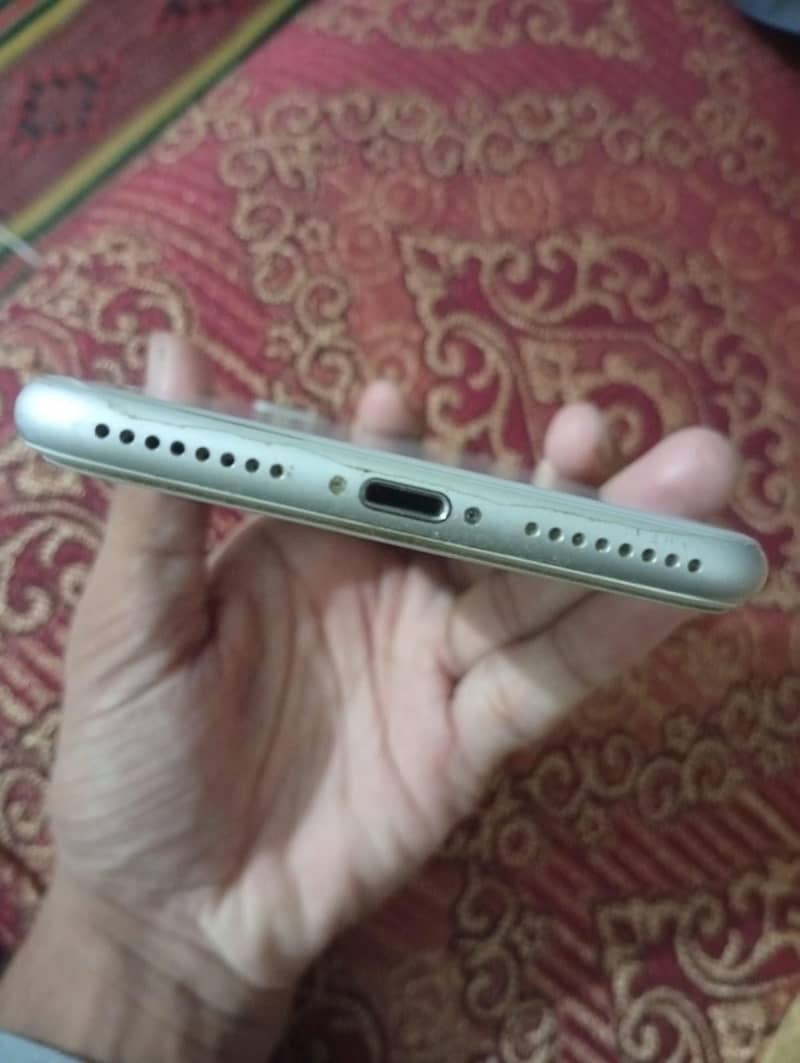 Apple iPhone 8 Plus 4