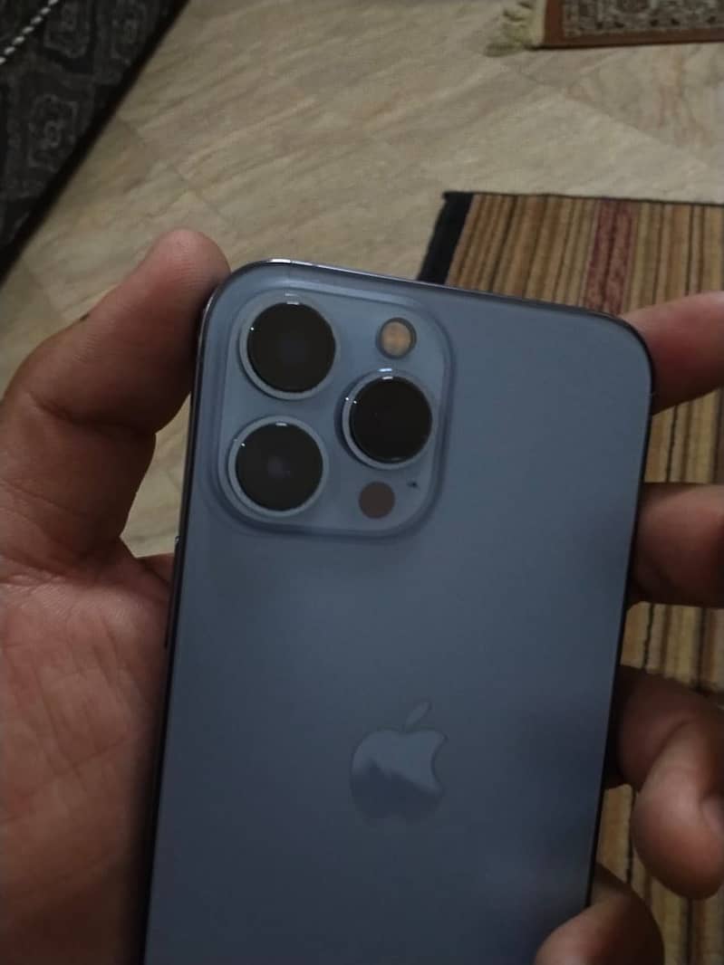 Apple iPhone 13 Pro Max 2