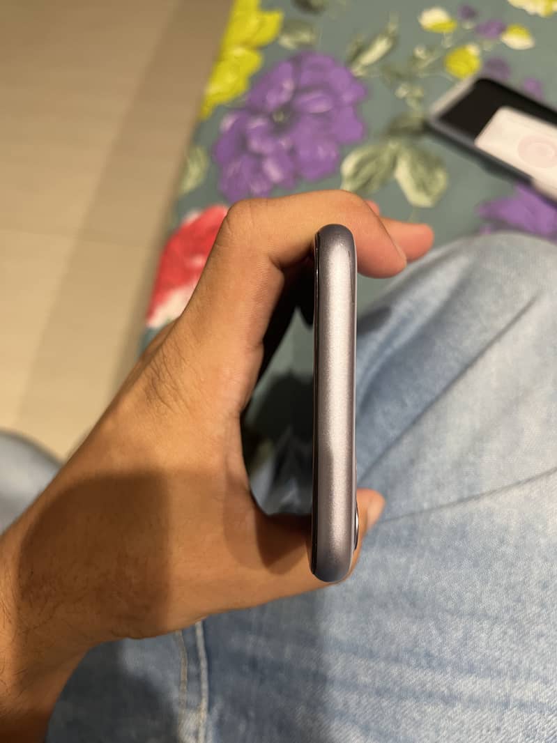 Apple iPhone 11 3