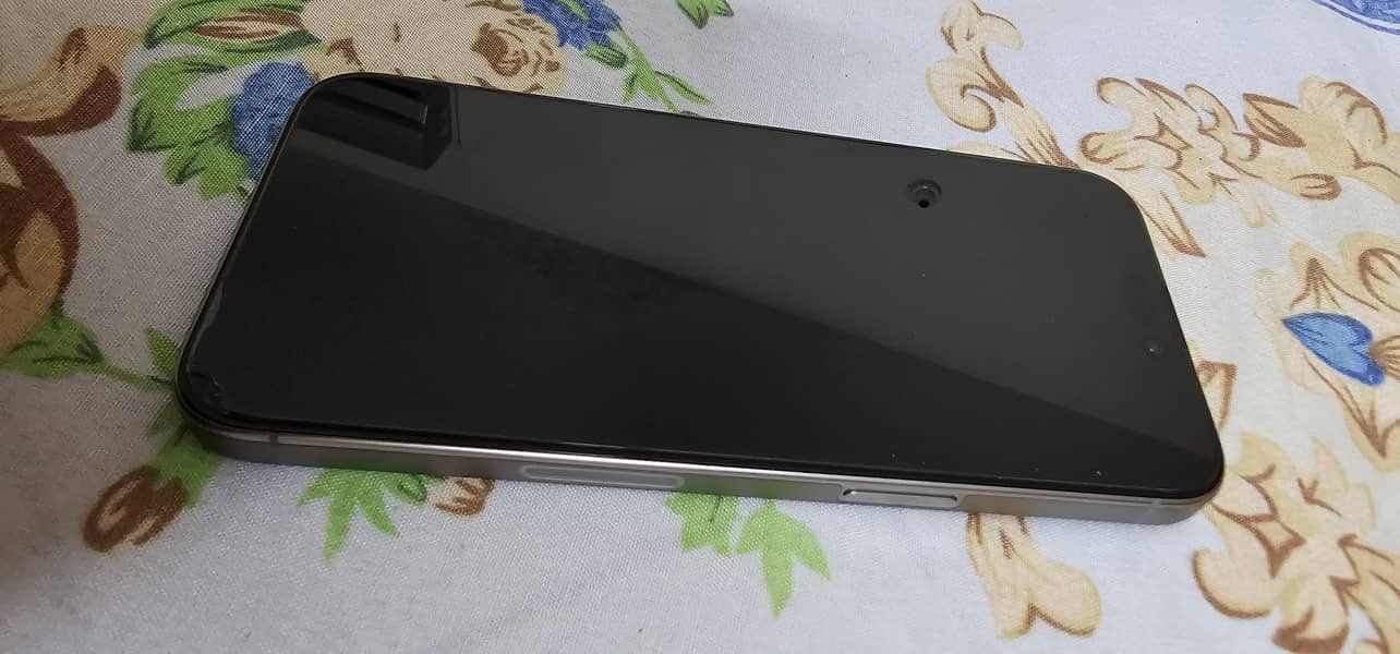 Apple iPhone 15 Pro Max 2