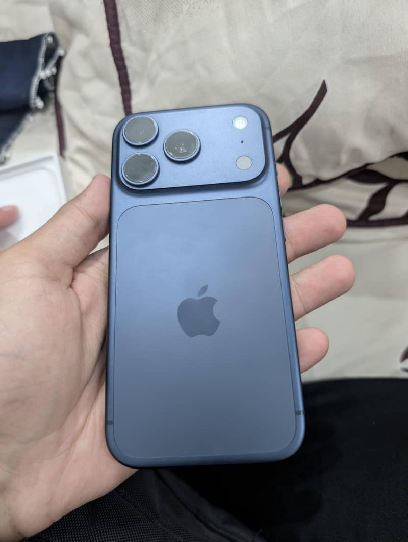Apple iPhone 17 Pro 0
