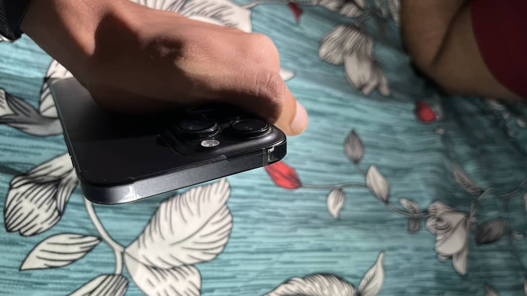 Apple iPhone 16 Pro Max 2