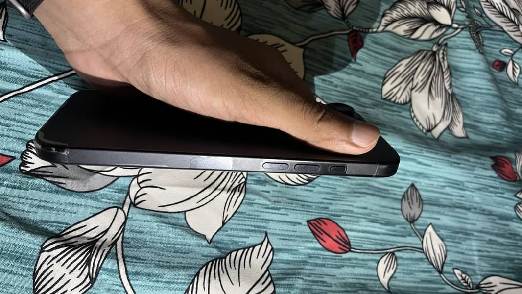 Apple iPhone 16 Pro Max 4