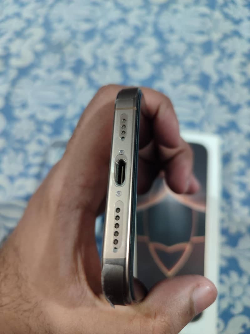 Apple iPhone 16 Pro Max 3