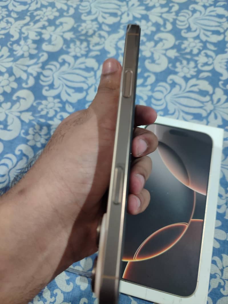 Apple iPhone 16 Pro Max 4