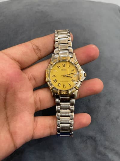 different vintage rare watches availble seiko or ricoh 10 by 10