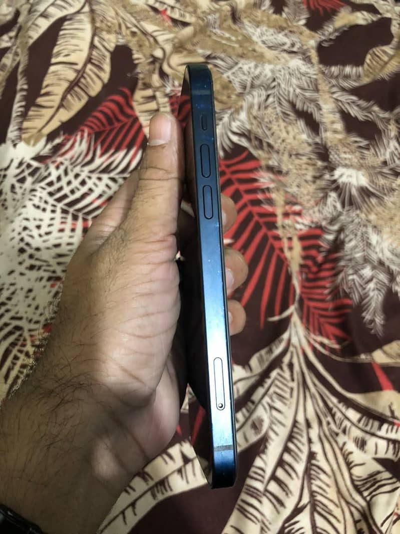 Apple iPhone 12 6