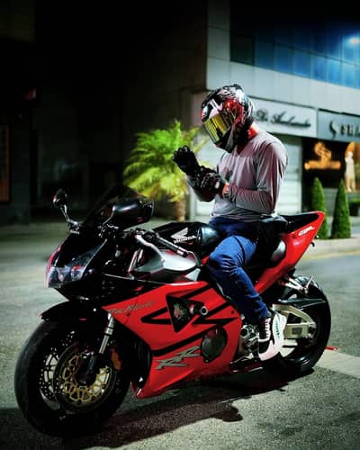 Honda CBR Fireblade (1000cc)