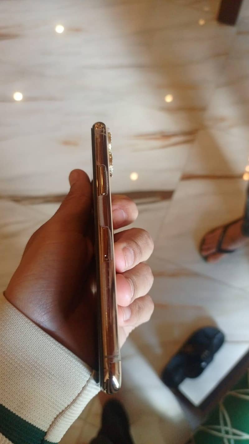 Apple iPhone 11 Pro 2