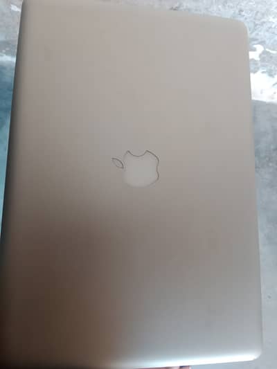MacBook Pro i7 3rd generation 8.128 window 10 with charger and bag