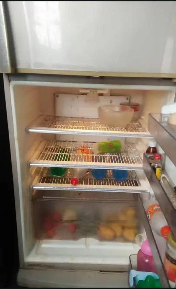 DAWLANCE FRIDGE 3