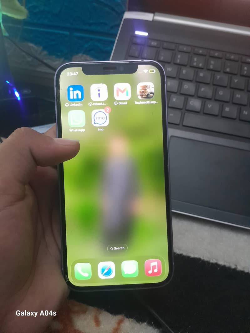 Apple iPhone 12 4