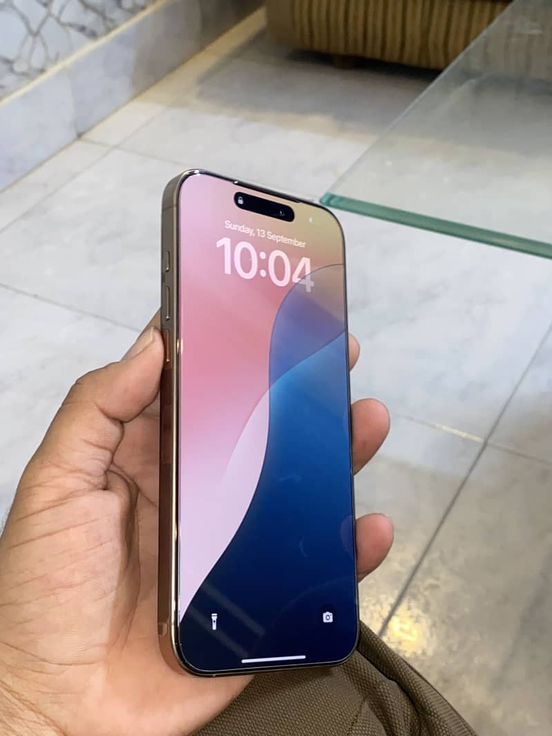 Apple iPhone 16 Pro Max 0