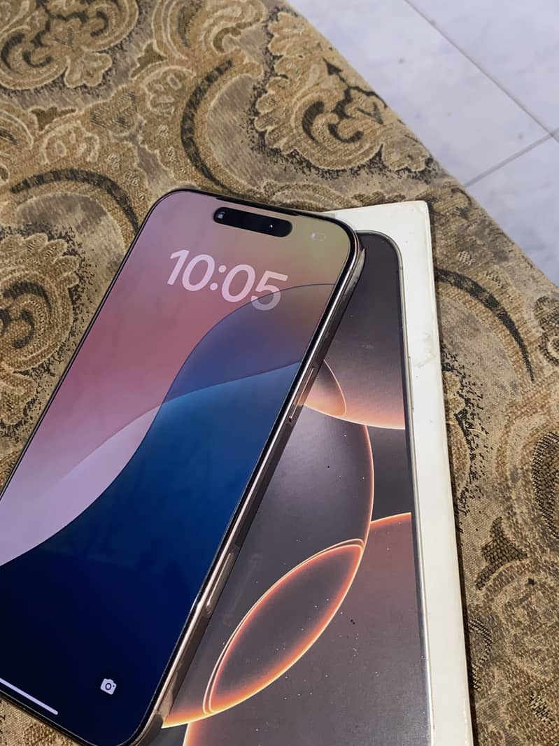 Apple iPhone 16 Pro Max 4