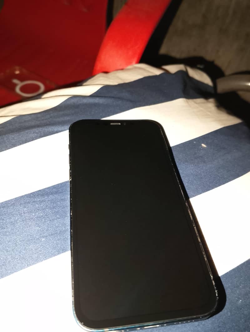 Apple iPhone 12 4