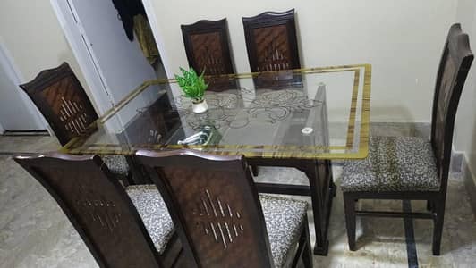 DINING TABLE FOR SALE VERY LOW PRICE