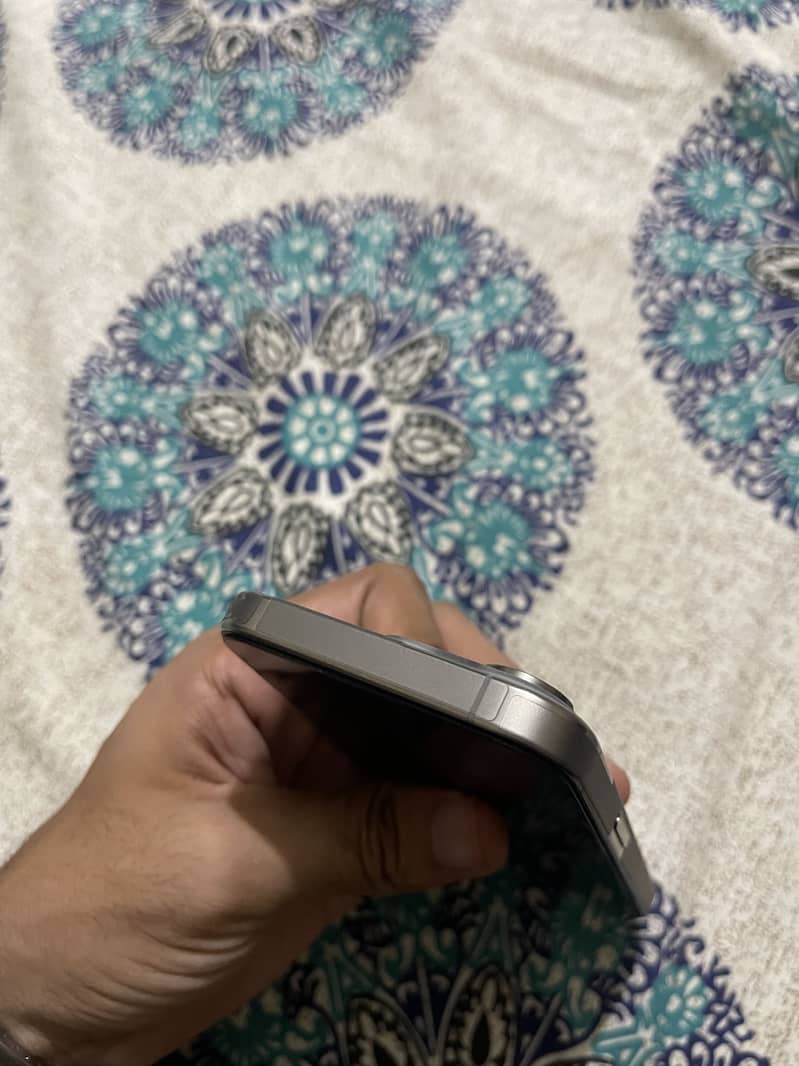 Apple iPhone 15 Pro 6