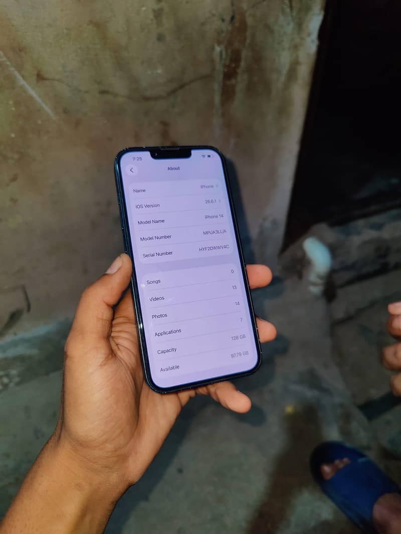 Apple iPhone 14 3