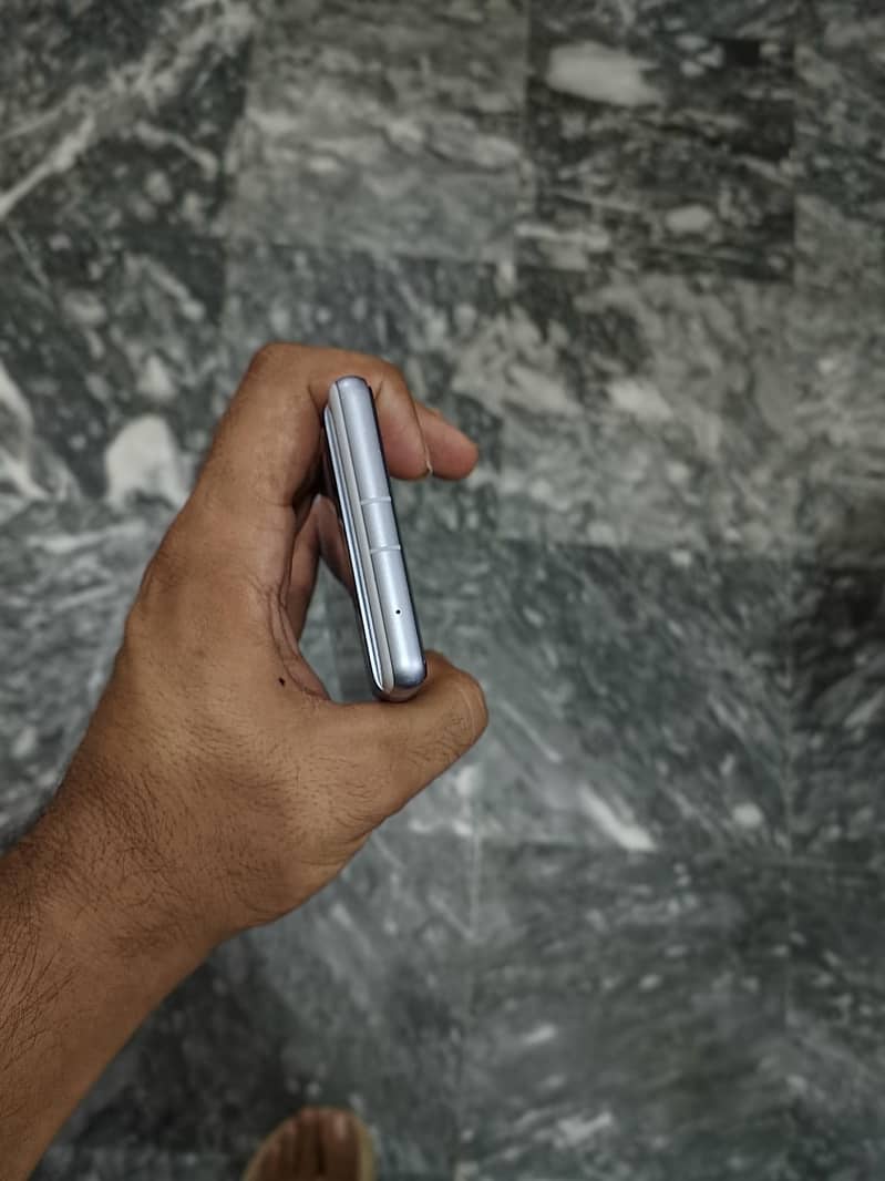 Google pixel 7a 4