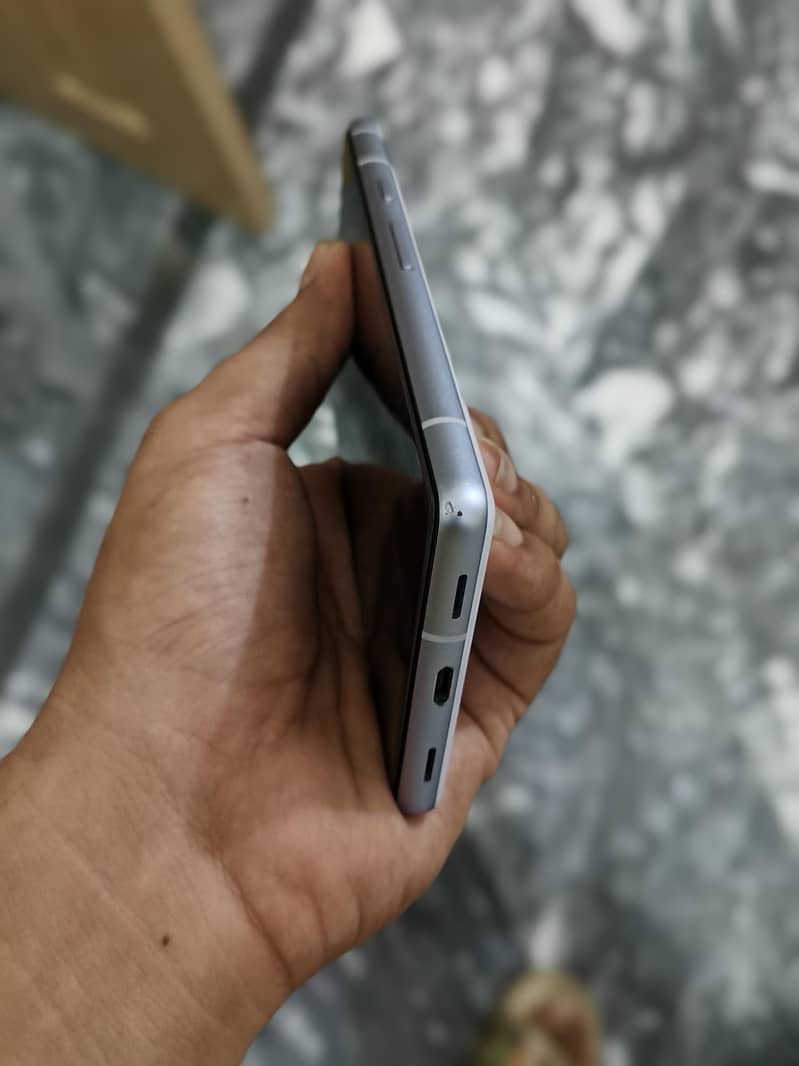 Google pixel 7a 5