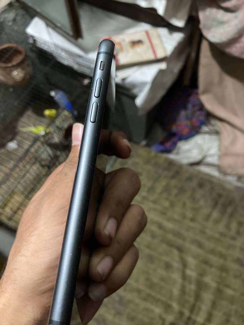 Apple iPhone 11 3